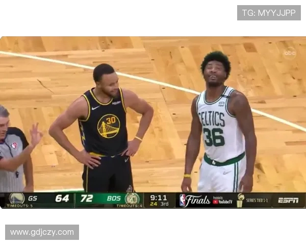 库里社媒回顾一周赛场穿搭多款实战与潮流篮球鞋演绎竞技态度