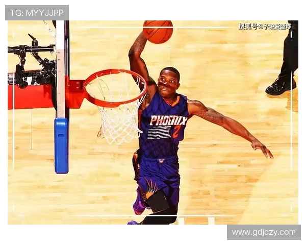 刘颜诚下半场三分雨砍14分助广州逆转再度领先广东篮球赛场